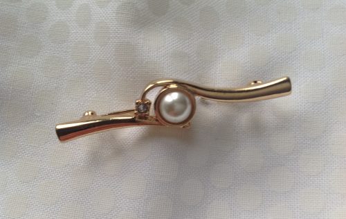 Vintage goldtone, faux pearl and diamante stock pin